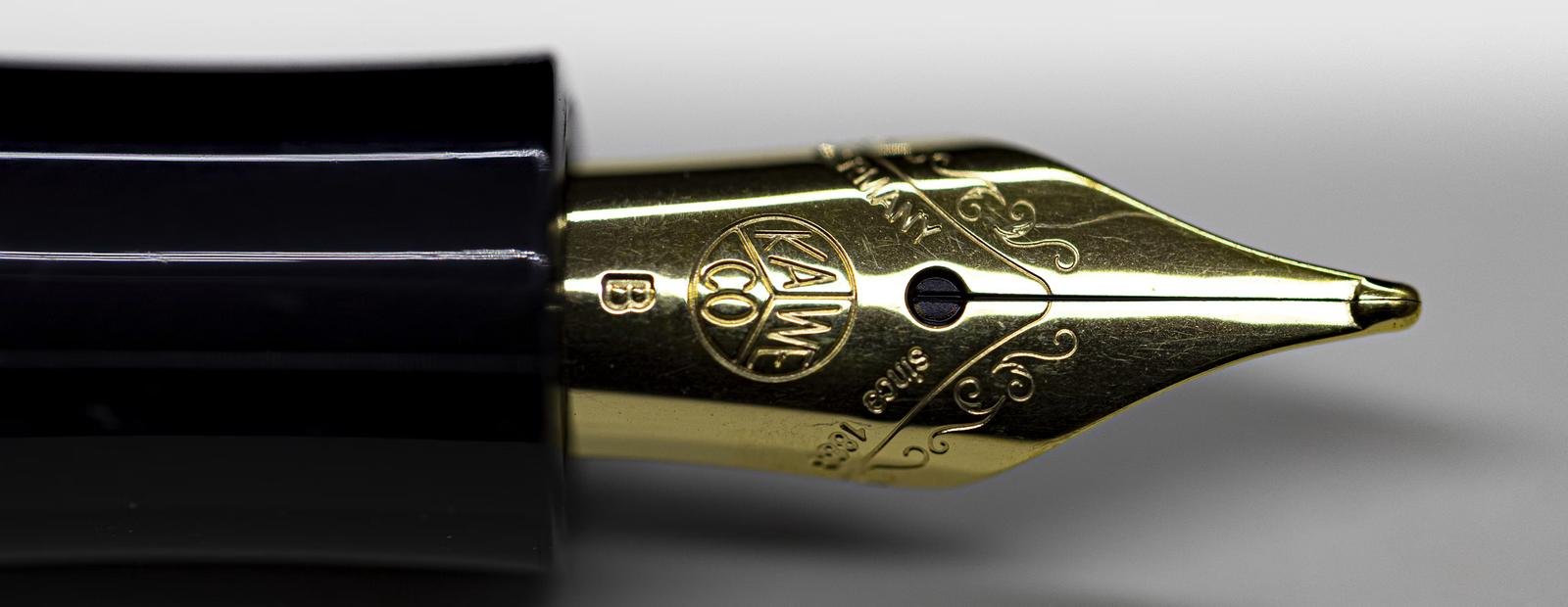 Gold fountain pen nib